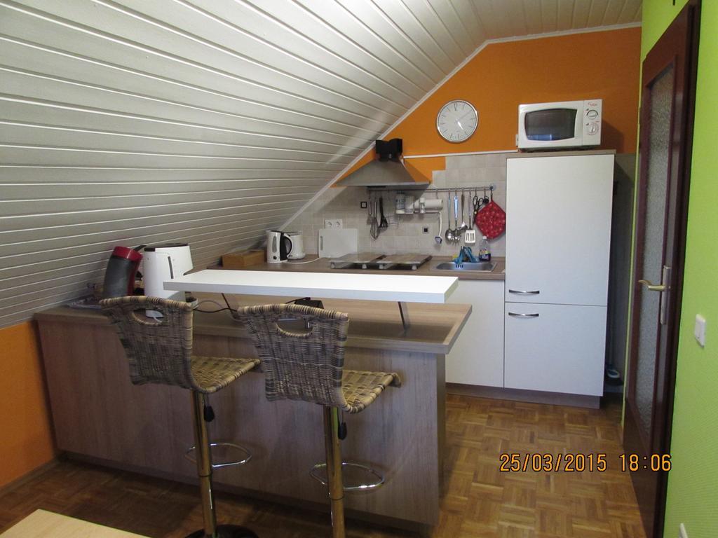 Eifel-Landhaus Ferienwohnungen "Em Gardestueffje" เมเคอร์นิค ห้อง รูปภาพ