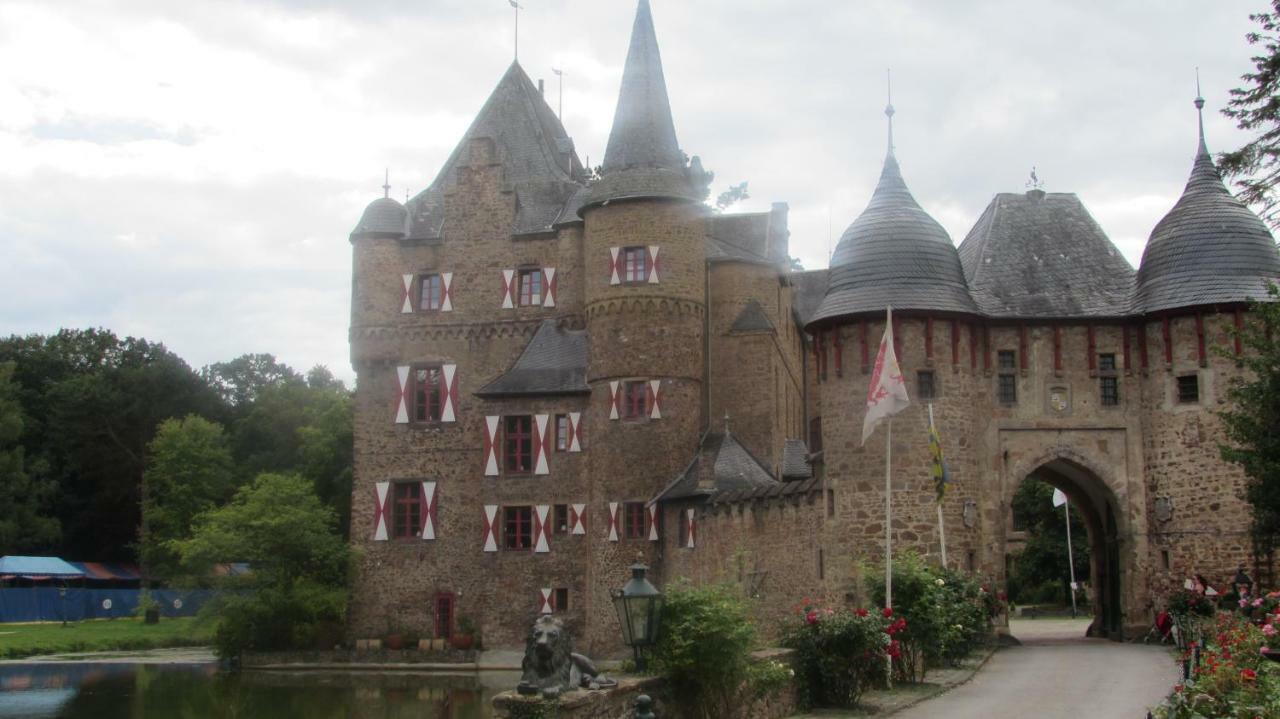 Eifel-Landhaus Ferienwohnungen "Em Gardestueffje" เมเคอร์นิค ภายนอก รูปภาพ